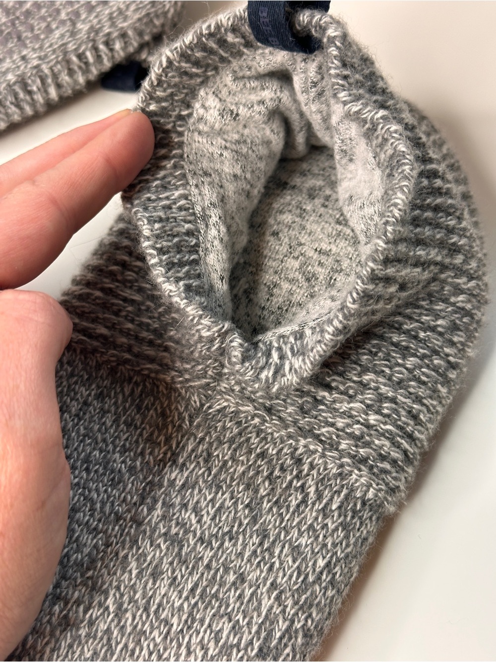 Bombas Women’s Gripper Slippers Size Medium Gray Cozy Knit House Shoes - Picture 5 of 5